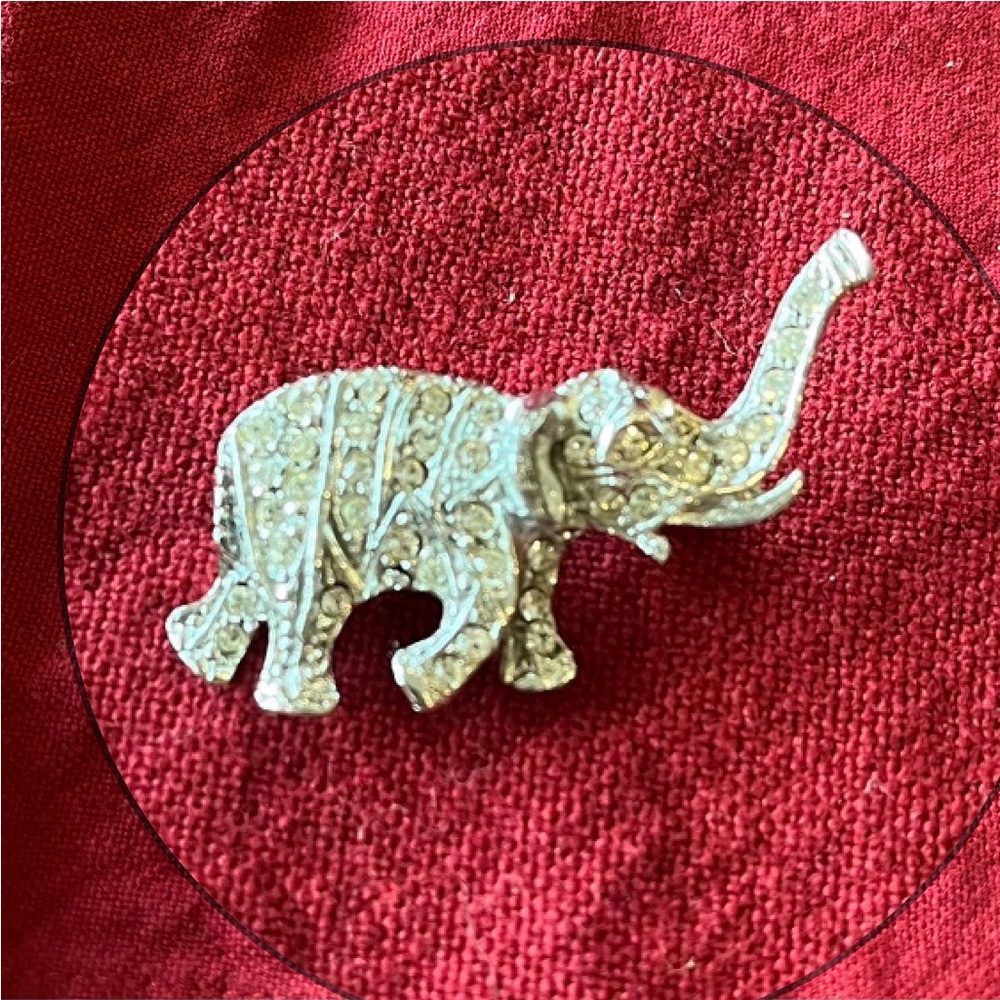 Vintage Rhinestone Elephant Pin - Picture 2 of 4